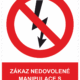 Zákazová bezpečnostní tabulka symbol s textem: "Zákaz nedovolené manipulace s elektrickým zařízením"