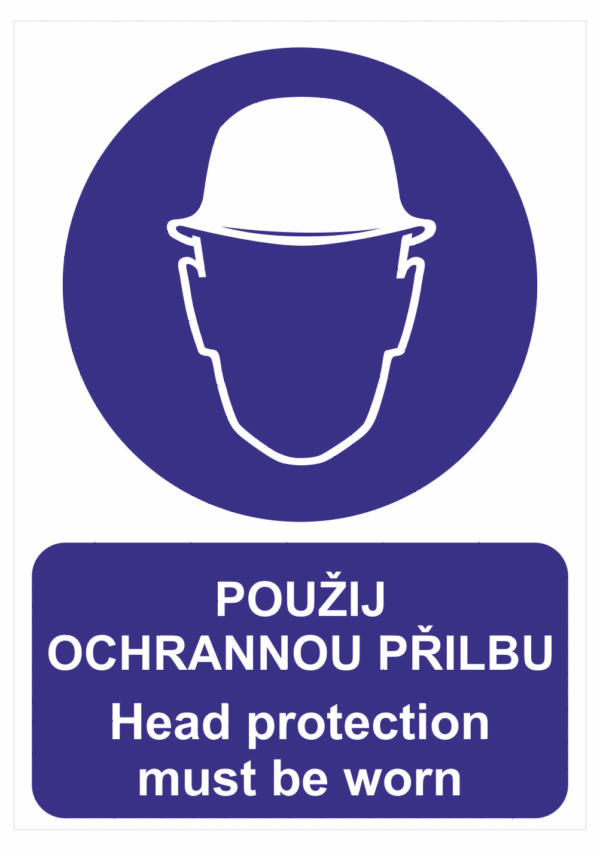 Bezpečnostní vícejazyčná tabuka: Český a anglický text: "Použij ochranou přilbu / Head protection must be worn"