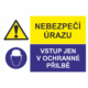 Bezpečnostní kombinovaná tabulka: Nebezpečí úrazu / Vstup jen v ochranné přilbě