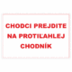 Bezpečnostné zakazové značky - textová tabuľka: Chodci prejdite na protiľahlej chodník
